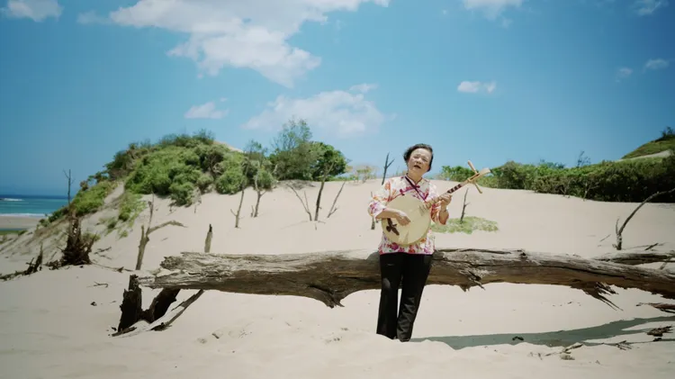 「屏東多向度」獲坎城世界影展最佳旅遊影片 劇照月琴。縣府提供