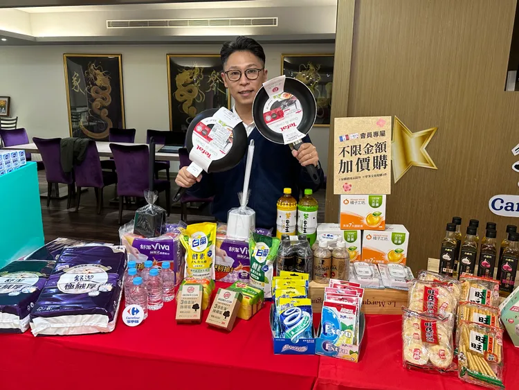 25支熱銷商品可不限金額加價購，最低下殺到4.2折起。陳怡文攝