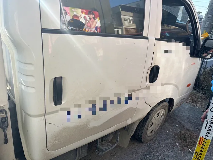 小貨車與機車碰撞，造成1死。翻攝畫面