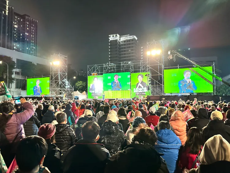 現場民眾超過1萬人。潘袁詩羽攝