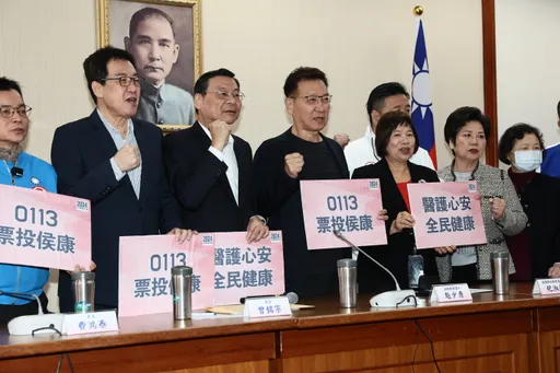 薛瑞元呛护理师加薪1万「乱开支票」 赵少康反击:不觉得羞愧吗?