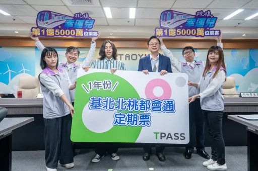 機捷第1.5億名乘客是他!揪友逛新北這地方 張善政贈1年份基北北桃通勤月票