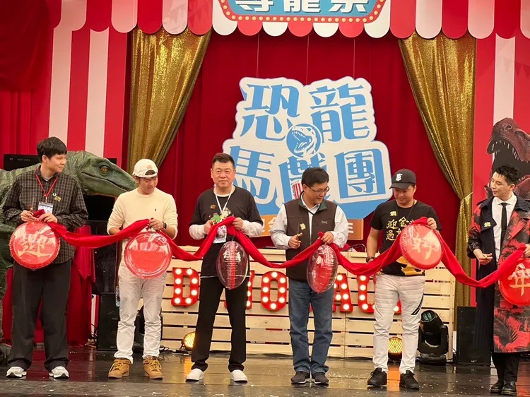 孫德榮（左三）向來直言不諱。Simon提供