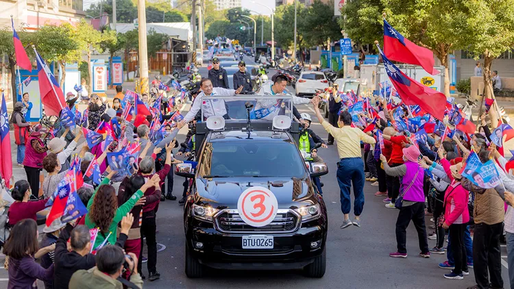 圖為侯友宜日前車隊掃街拜票。翻攝自侯友宜臉書