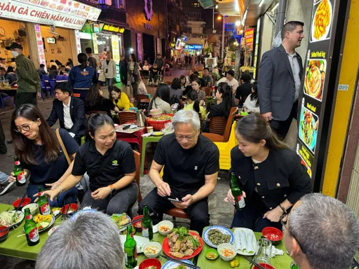 大佬12字点评黄仁勋超级魅力 曝他举动认真思考投资这国家