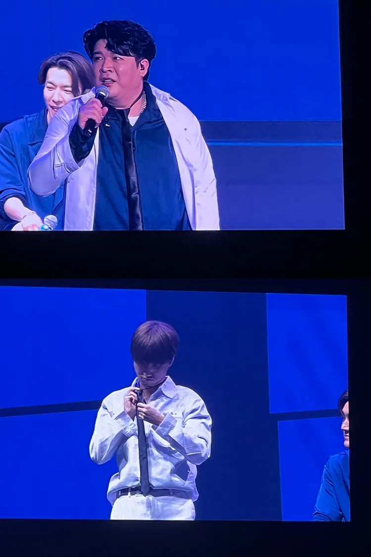 神童（上圖）今天改穿鳳南高中的制服，好奇的藝聲借來穿。讀者提供