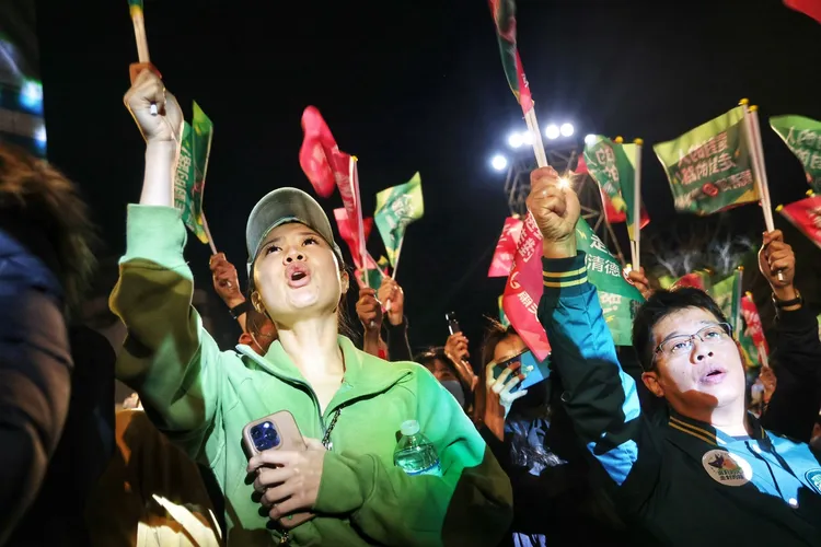 競總外破萬人。林林攝