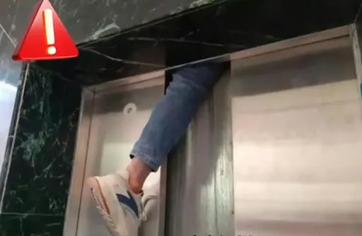 駭人畫面!電梯突故障「吃人」 男子只剩半條腿懸在外