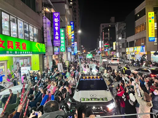 黃捷車掃大秀「爆倉圖」　別惹高雄人！直呼「台灣人的阿嬤」