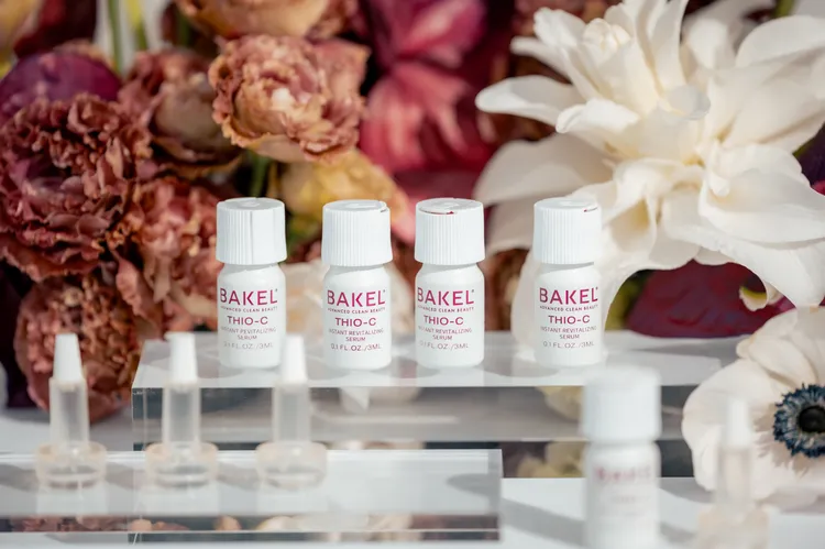 BAKEL超導C活顏亮白精華，當中擁有純維生素C與穀胱甘肽協同作用，每瓶劑量設計為3天使用量，3ml*5／2900元。品牌提供