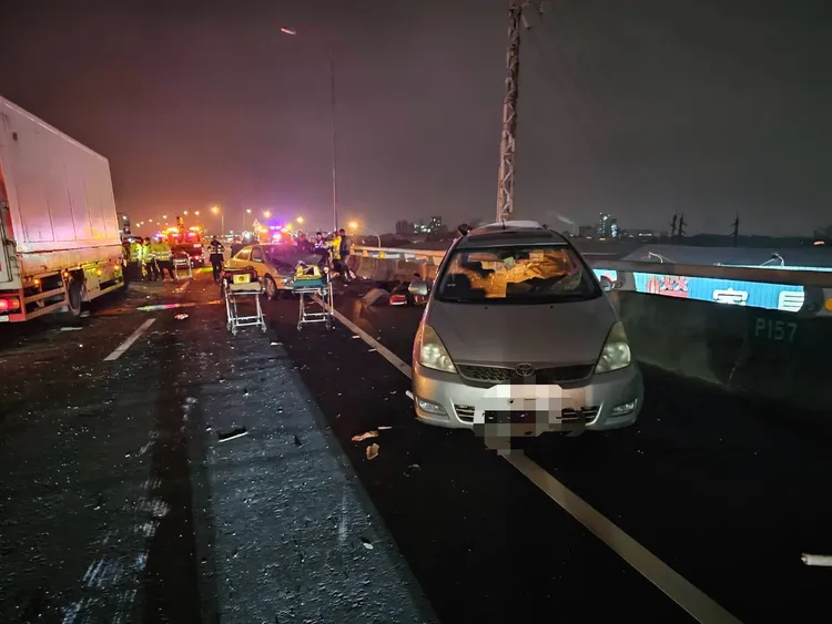 目前以知5人輕重傷。翻攝畫面