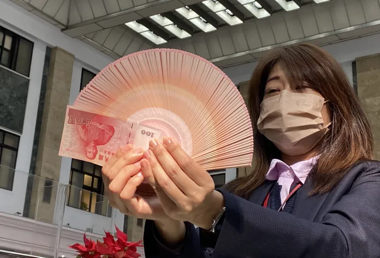 希望尾牙抽得現金大獎，是一般員工最期待的橋段。獎金示意圖，資料照片