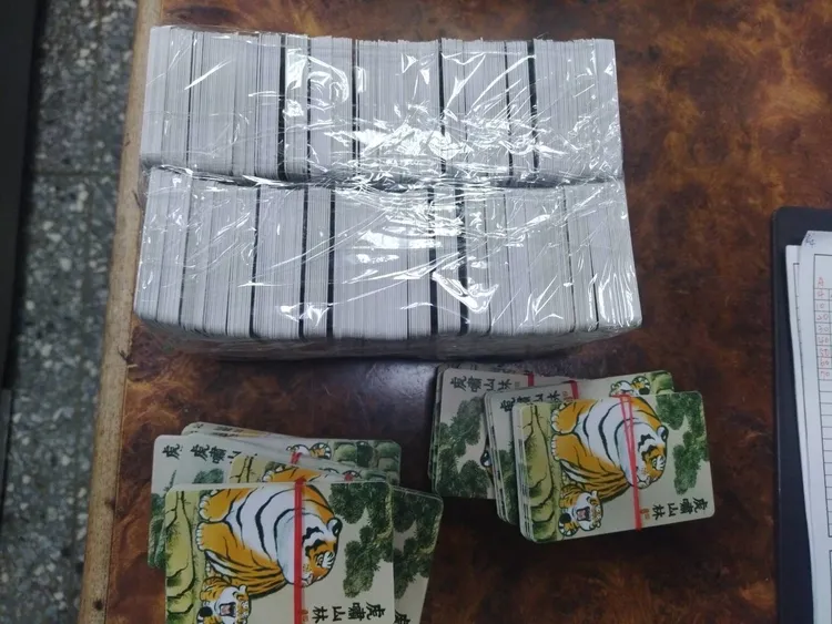 警方查扣賭具。翻攝畫面