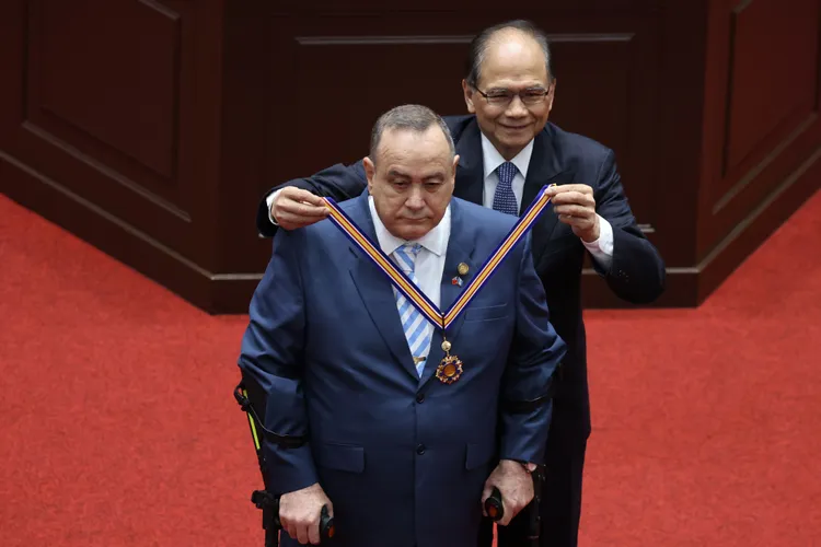 賈麥岱去年4月訪台，在立法院獲院長游錫堃頒贈一等國會榮譽獎章。林林攝