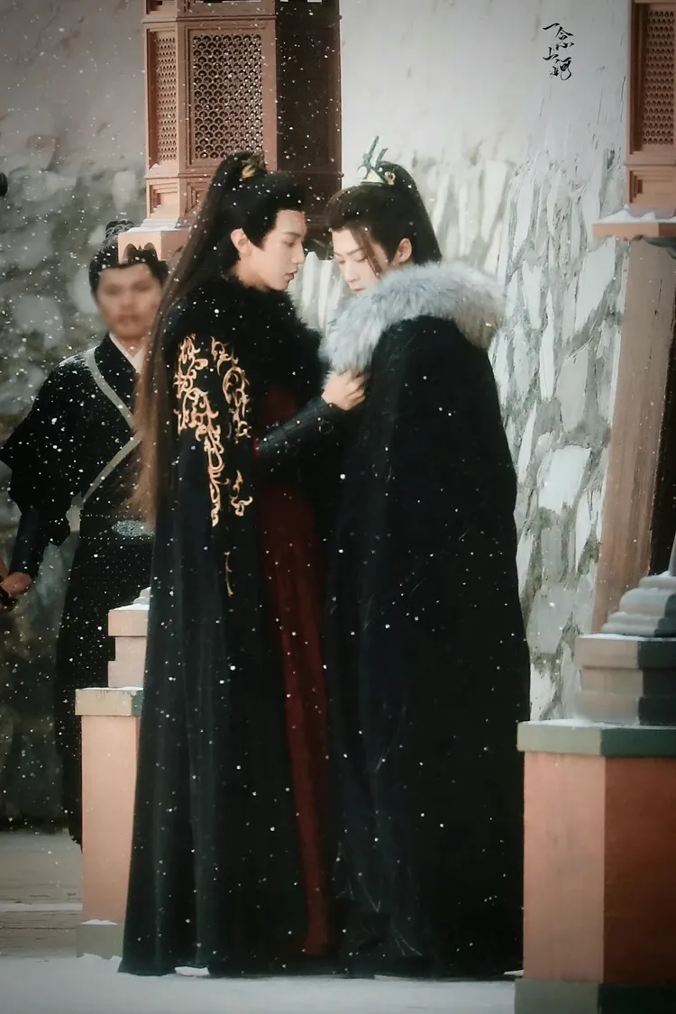 陳哲遠（左）和檀健次合作《烽火流金》被封為「陳檀佳釀」CP，可惜該劇拍完3年尚未播出。翻攝Crystal零星微博