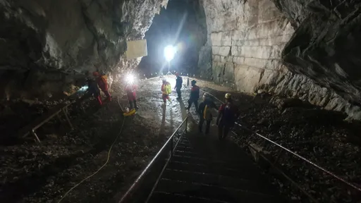 洞穴探險遇暴雨水漲 5遊客受困斯洛維尼亞地底