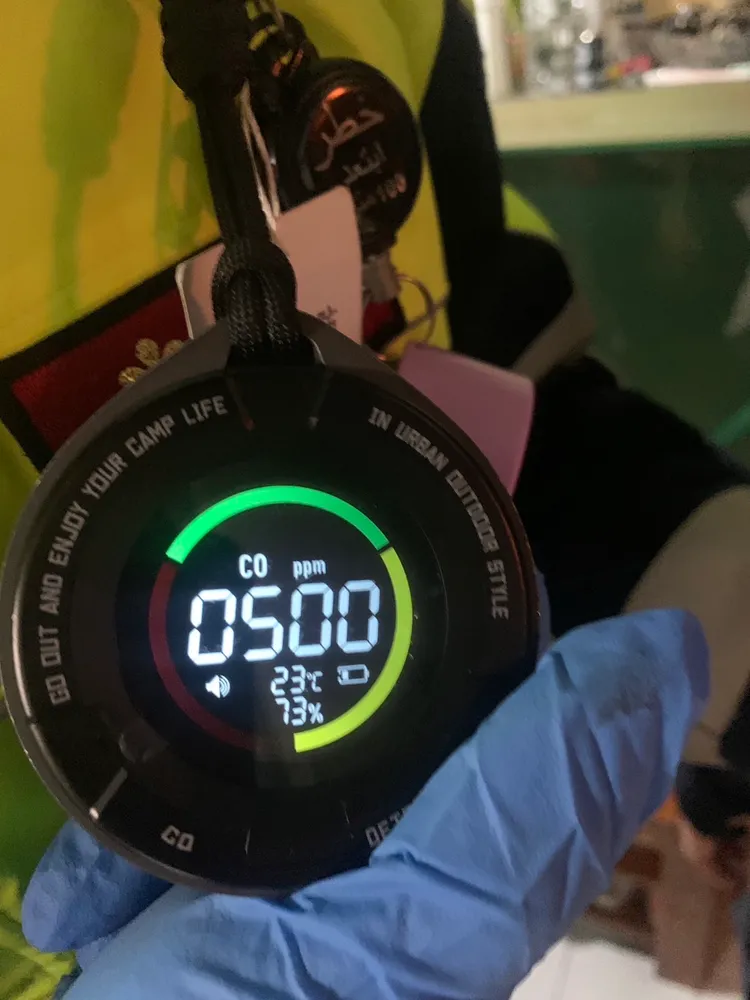 室內一氧化碳濃度達500ppm，超出勞工作業環境空氣中一氧化碳容許濃度35ppm甚多。消防局提供