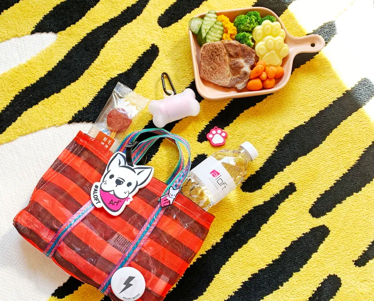 新年走春版寵物散步提包及美式大早餐