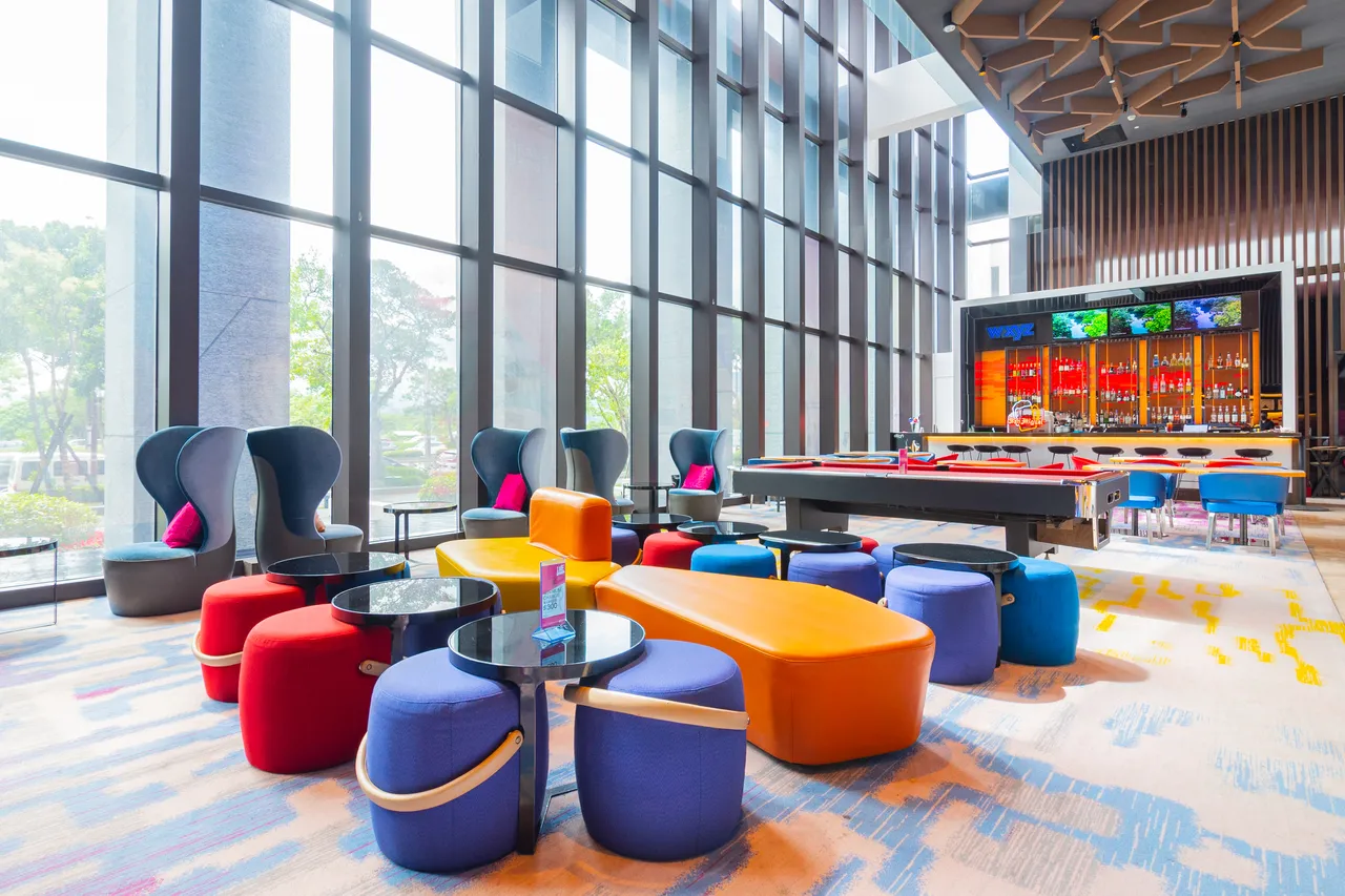 W XYZ bar