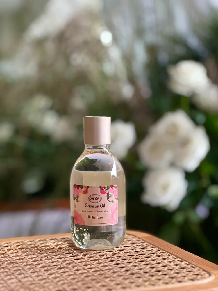 白玫瑰沐浴油PET瓶，300ml／1080元。品牌提供