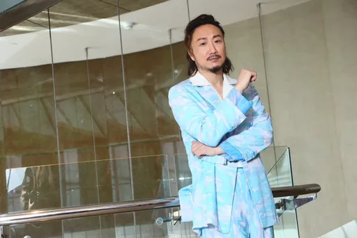 專訪｜鄭中基造型大變！留長髮蓄鬍藏父愛　髮香還有她的味道