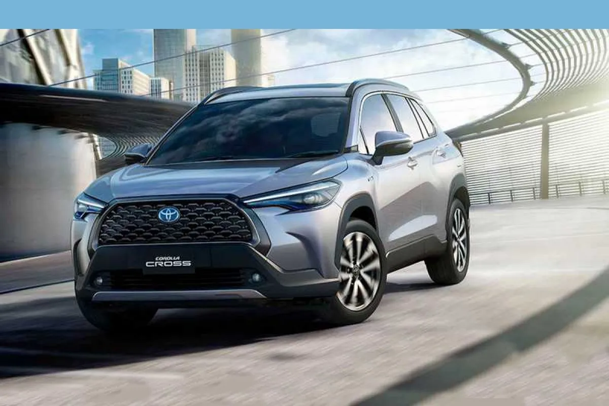自从2020年10月在国内上市之后,Toyota Corolla Cross便以迎合消费者的适当尺码、合宜的售价策略,以及汽油/油电双动力选择,取代了Corolla Altis的地位成为国民畅销神车至今,2023年即便在9月家族迎来小老弟Yaris Cross都会休旅并肩作战,也仅较2022年小幅下滑5.5%、不减其惊人的销售实力,超过3.7万的年销量,更在总市场有著7.8%高占比。原厂照片