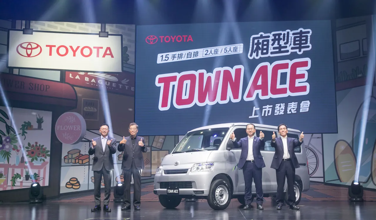2022年Toyota以Town Ace货卡重回国产轻商用车市领域,挑战独占市场多年中华Veryca的精彩戏码,在2023年1月迎来Town Ace厢型车问世之后,果然迎来竞争最高潮,原先Town Ace在2020年以单一货卡车型销售下,即已站上畅销榜第10位,如今更超越对手,一举来到全年第3位、成为轻商用车的销售龙头。原厂照片
