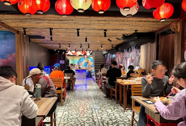 超哥經營日料餐廳「超甲組海鮮丼飯」。翻攝自GoogleMap