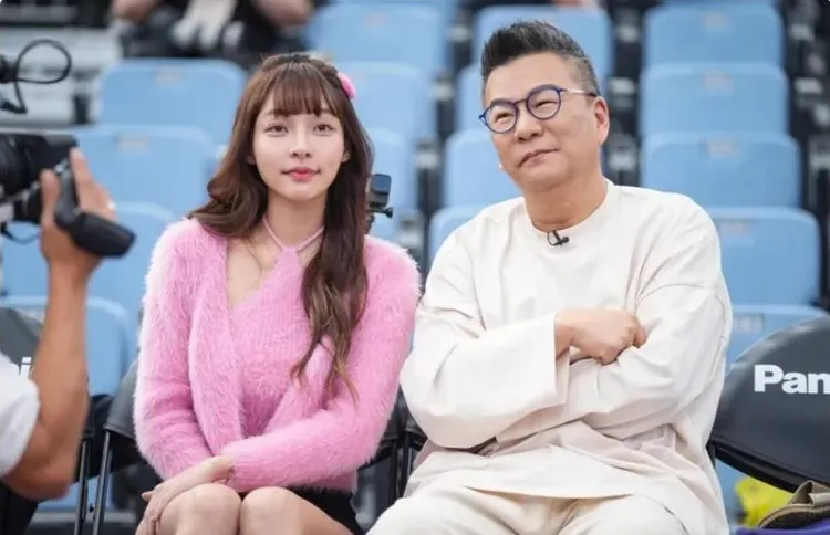 林襄（左）日前與沈玉琳一同看球。翻攝PLG臉書