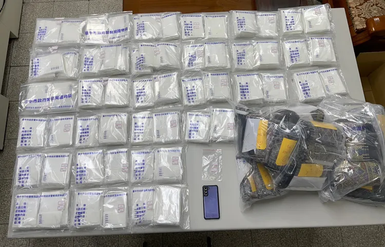 檢警清查出重約13公斤的海洛因。中市刑大提供