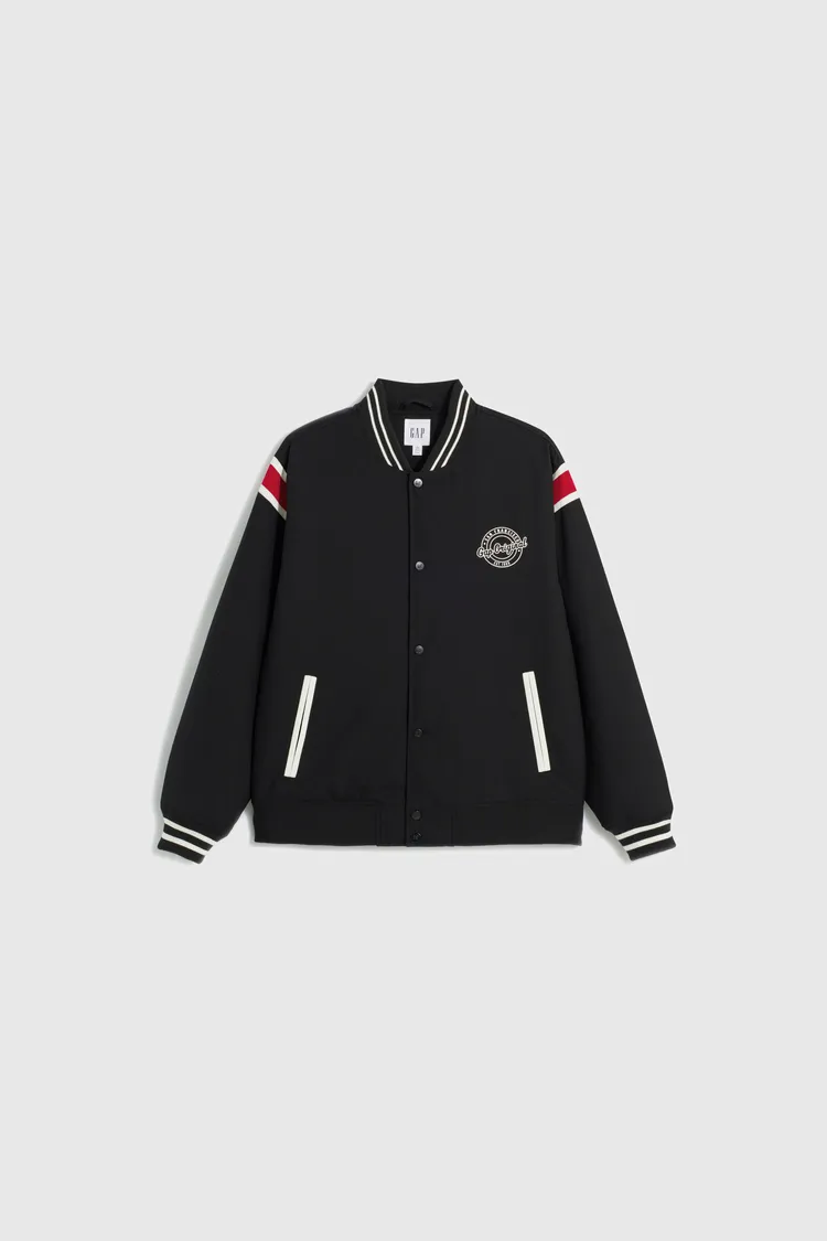 Logo印花立領棒球外套，3499元。品牌提供
