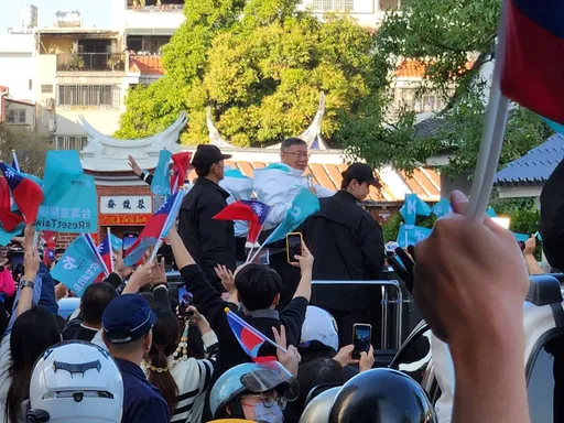 柯文哲直搗台中票倉!高虹安現身助選 7里長表態挺柯