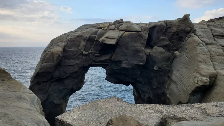 象鼻岩過去的樣貌。資料照片