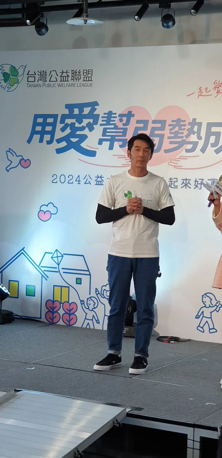 李李仁今天出席公益活動，當場捐出16800元紅包。張瑞振攝