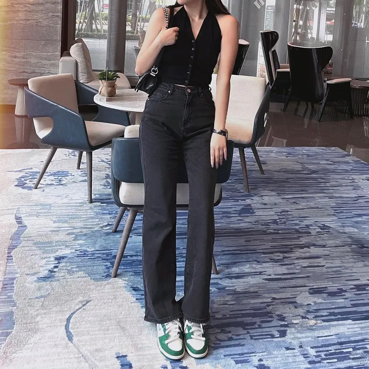 尼克妹過去只露身體美照不露臉。翻攝《nisis.xox》的IG