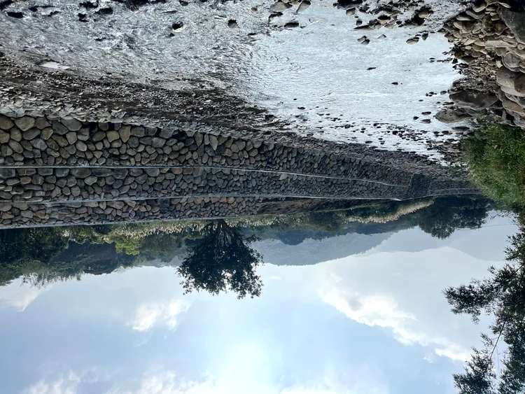 八蓮溪工程完工後，符合計畫堤頂高度。水利局提供