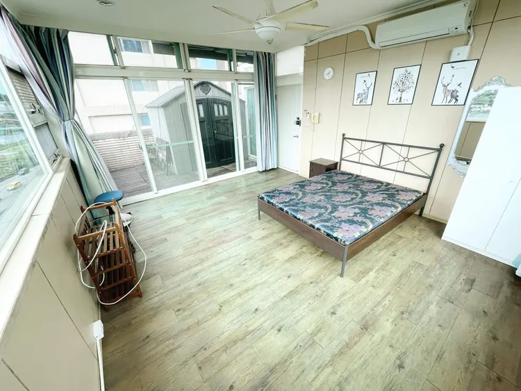 創意房東無極限，雅房也能DIY成「套房」，還擁有「露天廁所」！翻攝《奇葩裝潢分享中心》粉絲頁