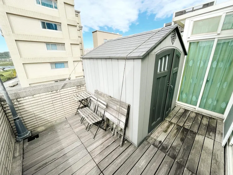 創意房東無極限，雅房也能DIY成「套房」，還擁有「露天廁所」！翻攝《奇葩裝潢分享中心》粉絲頁