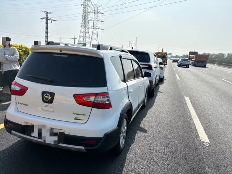4車連環撞。警方提供