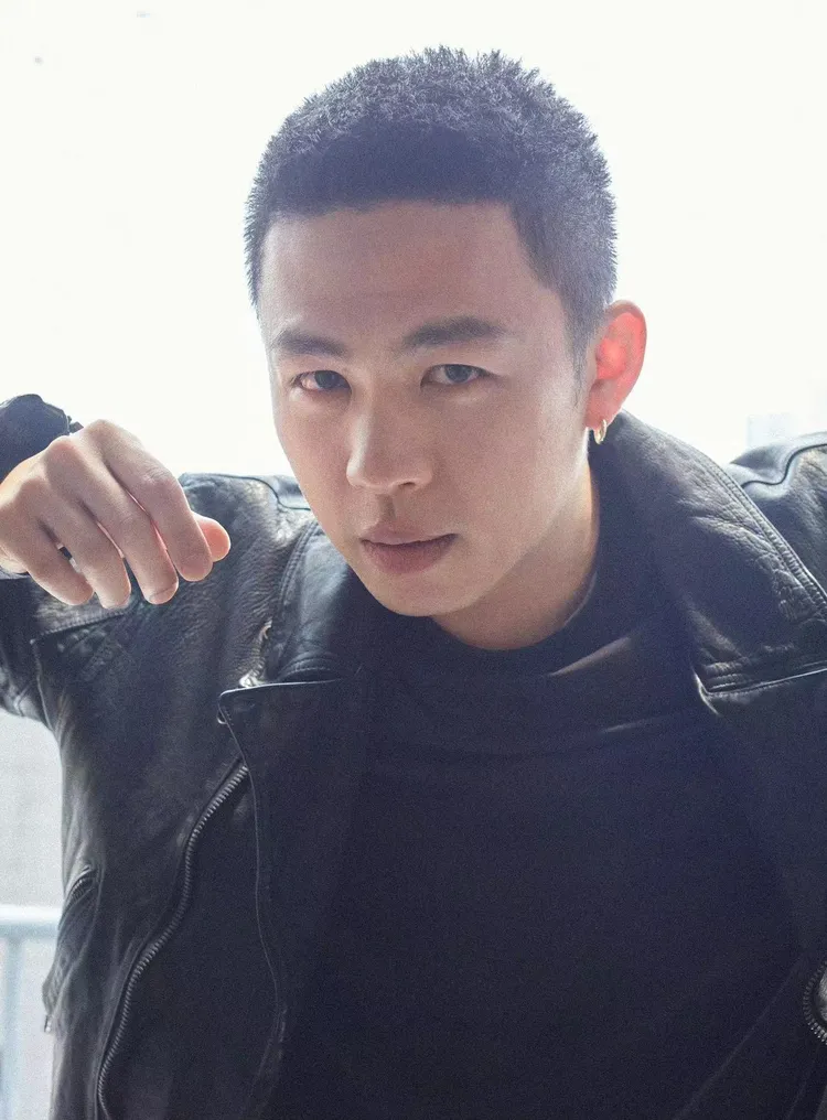 李鴻其目前專注幕後活動。原創娛樂提供