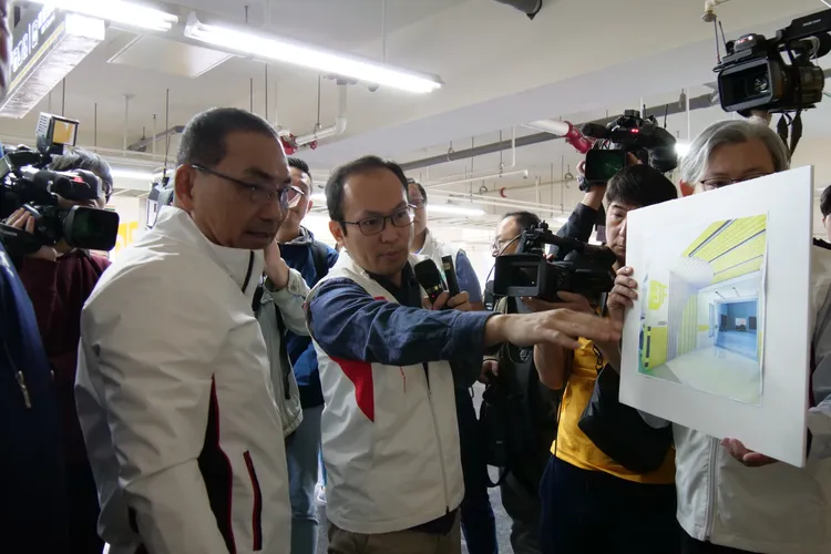 侯友宜五年任內新建啟用97座公有停車場，提供1萬8,545格停車位，其中更完成了19座立體停車場。交通局提供