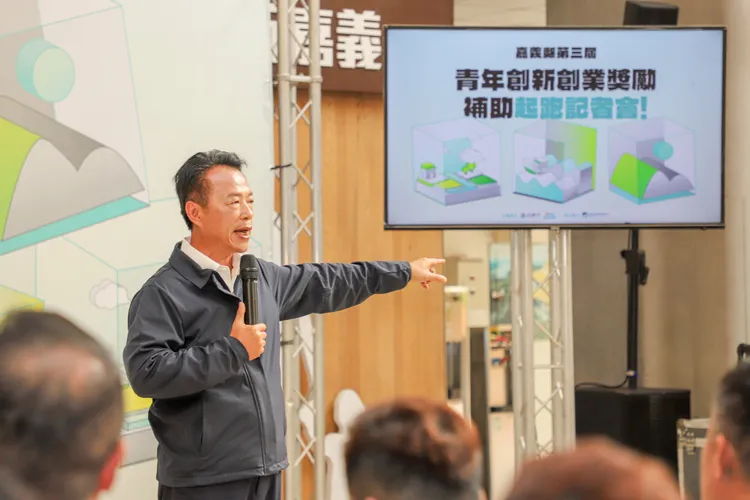 嘉義縣長翁章梁強調，華泰名品城Outlet進駐嘉義高鐵站後，將帶來商機與消費人潮