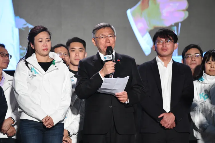 民眾黨區域立委全敗，顯示單一選區不利小黨恐成民眾黨魔咒。攝影中心