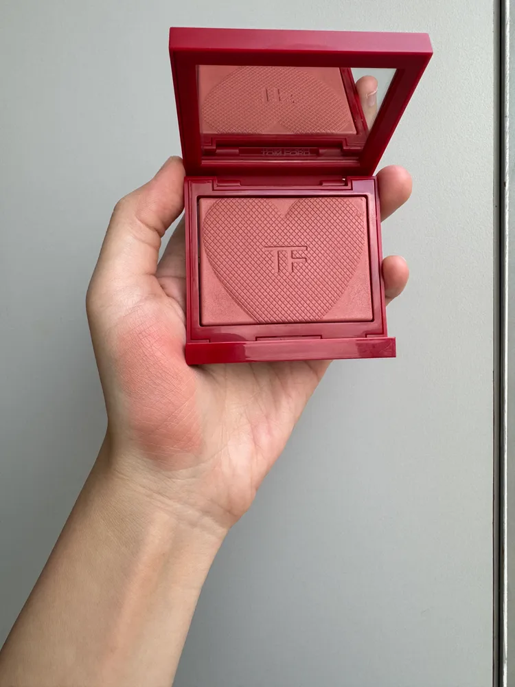 限量頰彩盤，3100元。張家玲攝