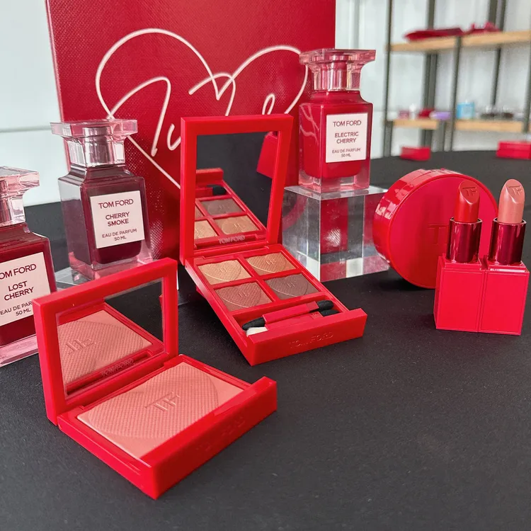 精品美妝TOM FORD推出情人節限量彩妝。張家玲攝