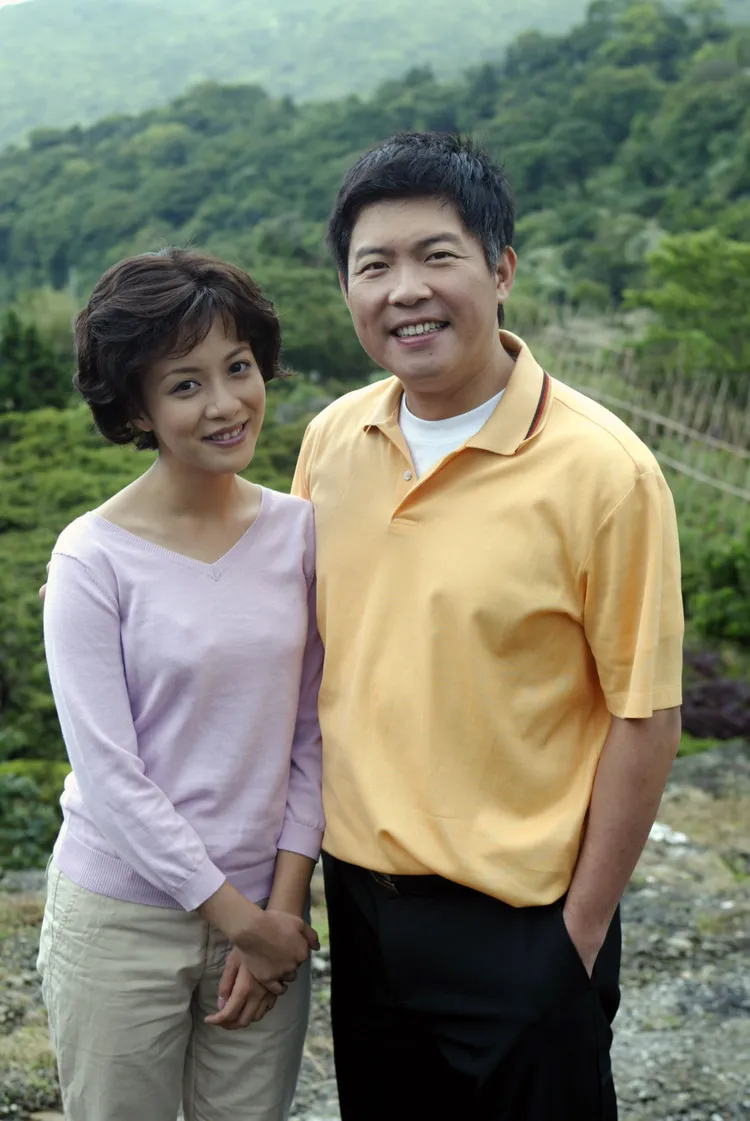 曾國城（右）飾演四弟高明志、李淑楨飾演四嫂許麗珍。大愛提供