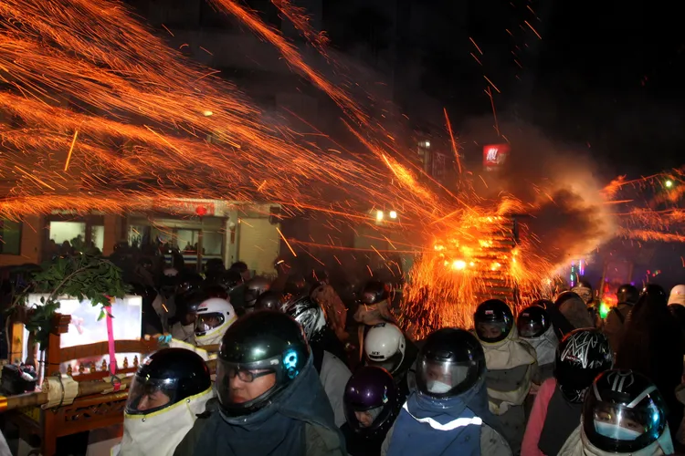鹽水蜂炮。資料畫面