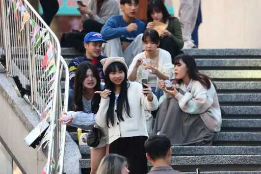 今回溫上看28℃！週六入夜變天降雨　下周2波東北季風接力