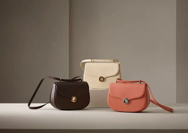 義大利溫柔系精品Loro Piana推出全新Ghiera包款。品牌提供