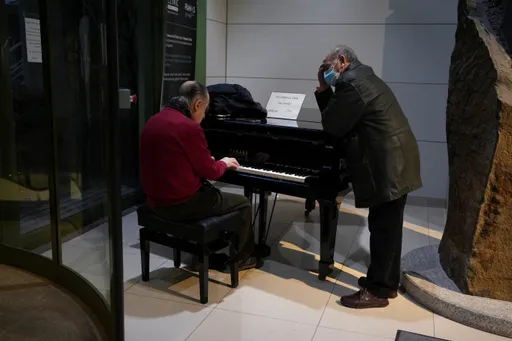 研究：玩樂器、唱歌可避免失智　聽音樂沒用